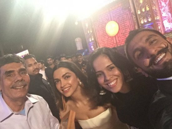 Big Star Entertainment Awards: Deepika Padukone-Amitabh Bachchan scoops double awards for Piku Deepika Padukone, Ranveer Singh and Saina Nehwal at the Big Star Entertainment awards event